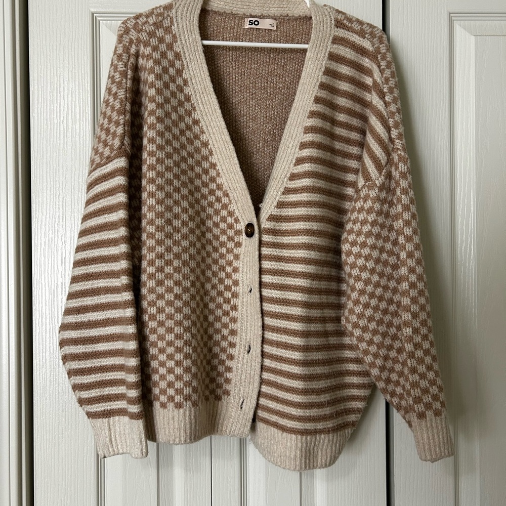 SO  Women’s Cream & Brown Patterned Cardigan Sweater